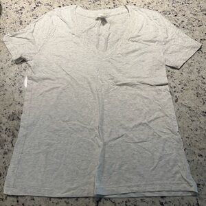 Forever 21 off white V neck tee M